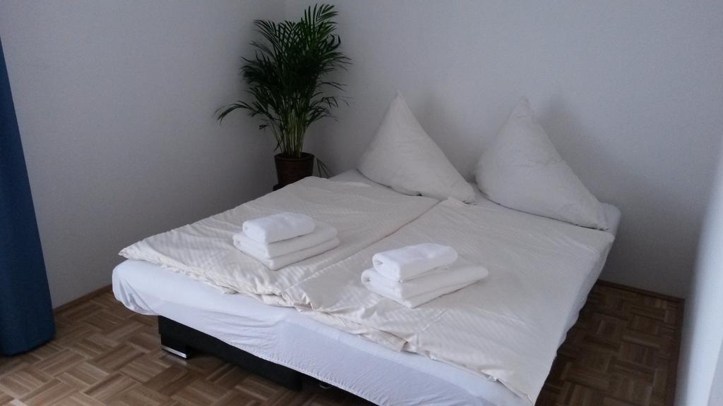 Panoramablickhotel - Lakeview Apartments Аненхайм Стая снимка